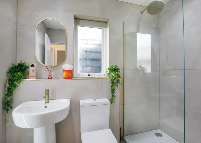 Stylish and contemporary lodge. - Image 1