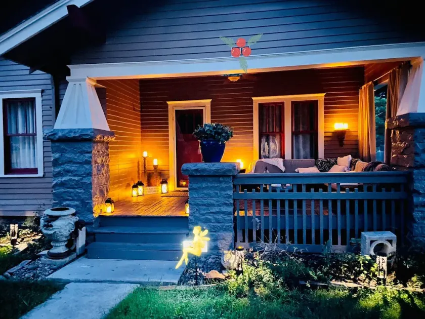 Providence House ~ a charming bungalow with rustic elegance! - Image 1