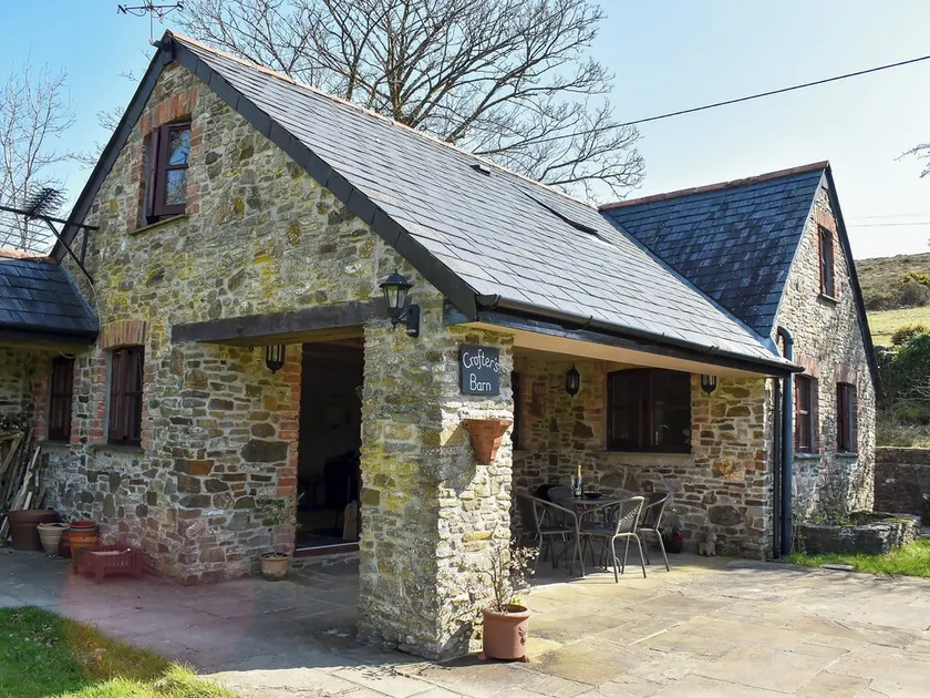 2 bedroom accommodation in Brentor - Image 1