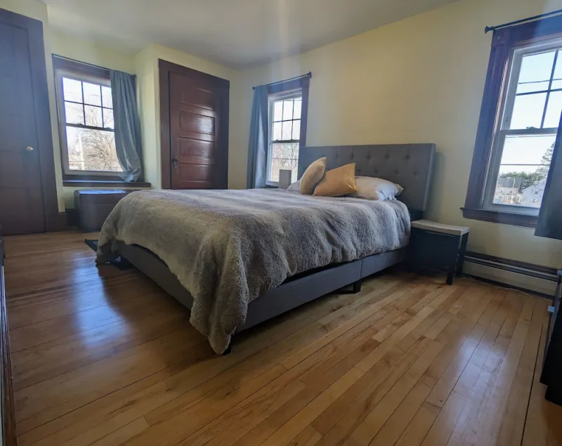 4-bedroom home near Berwick/Portsmouth (beaches, shopping, trails and more)! - Image 1