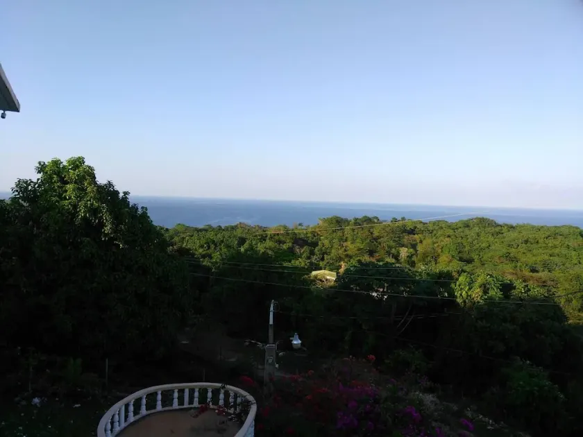 Remarkable 2-Bed Villa in Fair Prospect Sea View - Image 1