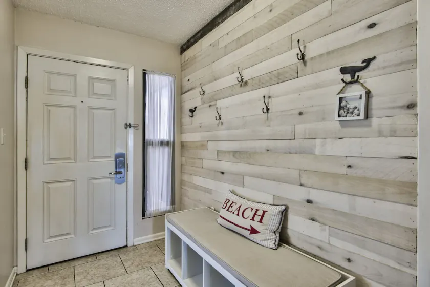 Spacious three-bedroom unit! One free beach chair set up daily. - Image 1