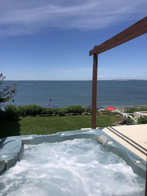 Enjoy the beach, hot-tub  walk down the stairs to the water!! - Image 1