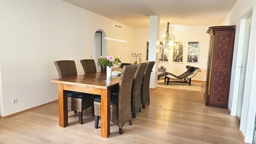 166 m² quiet, sunny oasis of wellbeing with large terrace and view of the valley - Image 1