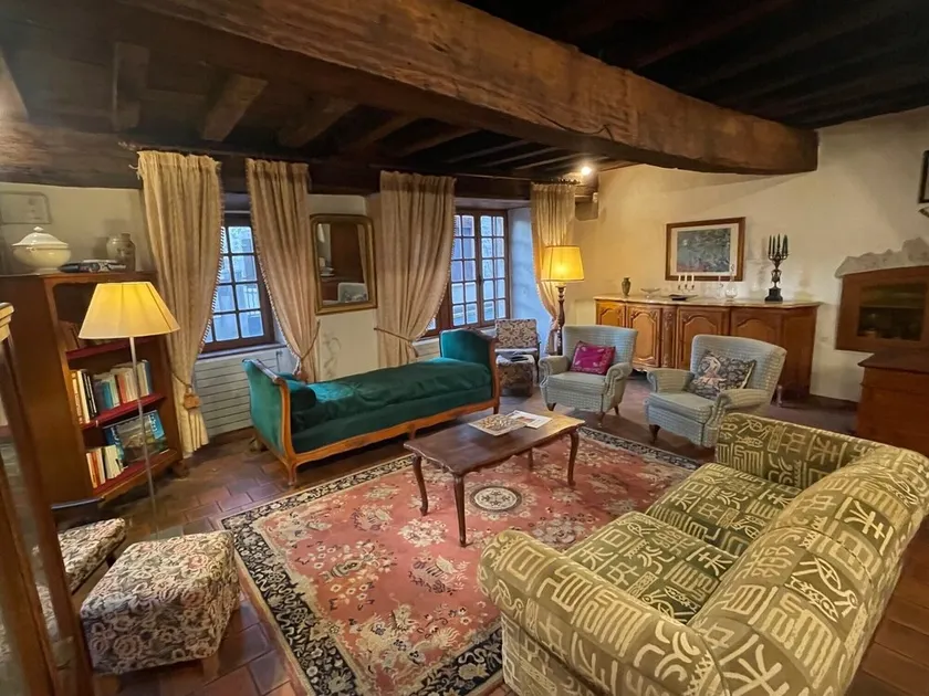 FAMILY HOME IN THE HEART OF TOWN - Image 1
