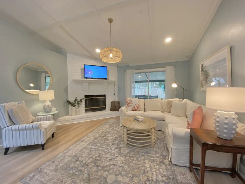 Beautiful beach cottage 1/2 mile to the Sandy Shore! - Image 1