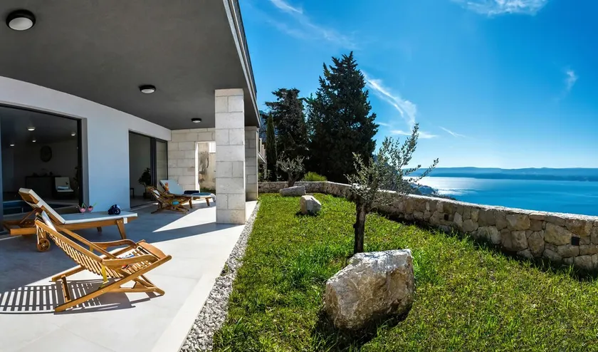 Luxury new villa with sea view and indoor heated pool,2.5 km from sea and Omis - Image 1