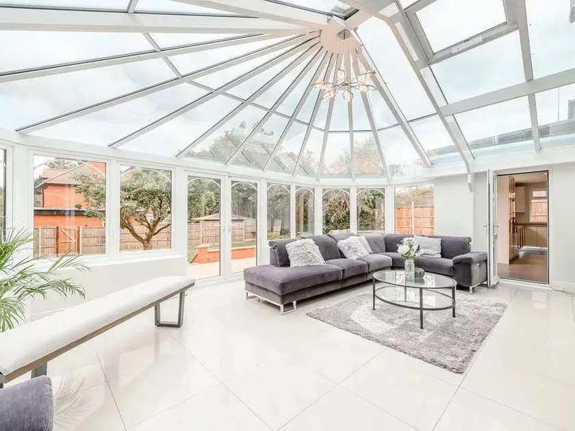 6 Bed House - Sleeps 11 - Pets - Garden - Parking - Image 1