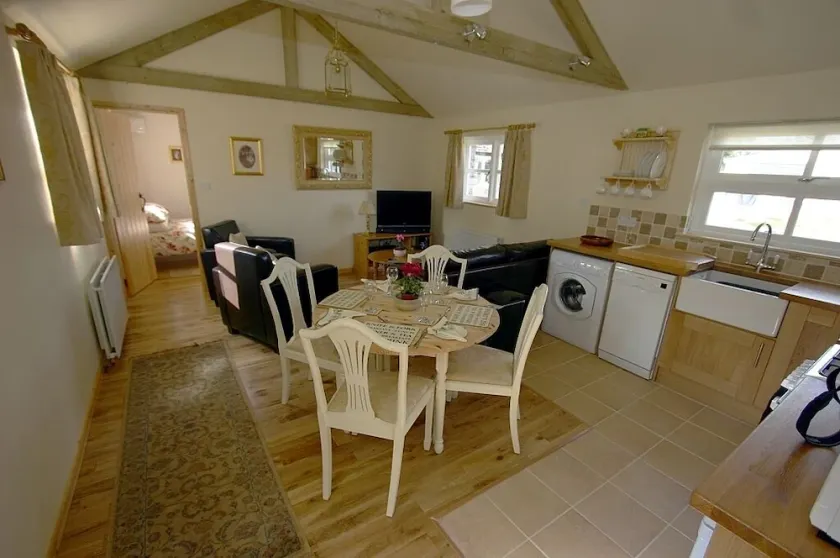 COSY CONVERTED BARN IN DER NÄHE VON LOOE. - Image 1