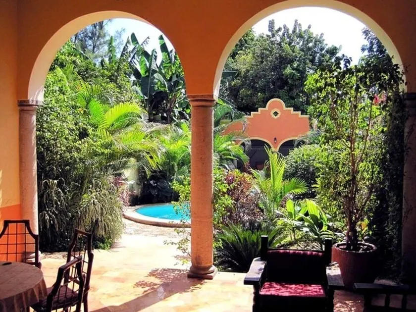 Tranquil Tropical Oasis in the Historic Center - Image 1
