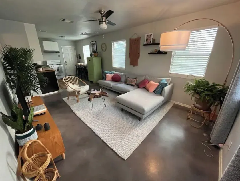 GREAT LOCATION! HIP EAST AUSTIN NEIGHBORHOOD! MINUTES FROM DOWNTOWN!!! - Image 1