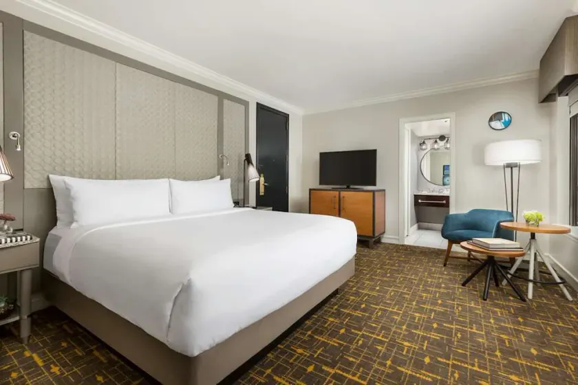 Standard Queen Room at Stanford Court Hotel, Pets Are Welcome! - Image 1