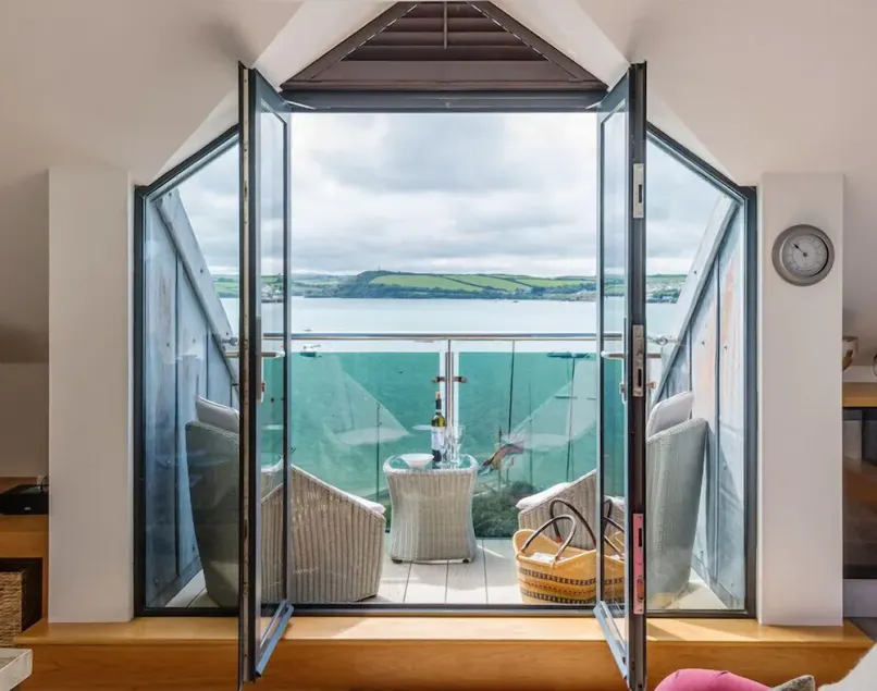 UPPER DECK, family friendly, luxury holiday cottage in Rock - Image 1