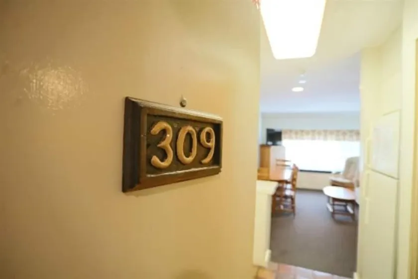 Townhouse Unit, Inns of WV, sleeps 6-8 - Image 1