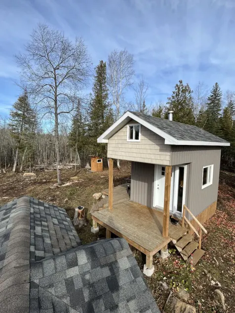 Cozy bunkie on private land in Kawarthas - Image 1