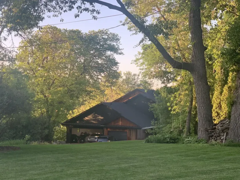 Lake house with all the amenities, sauna, steam showers, heated floors, Josh AI, - Image 1