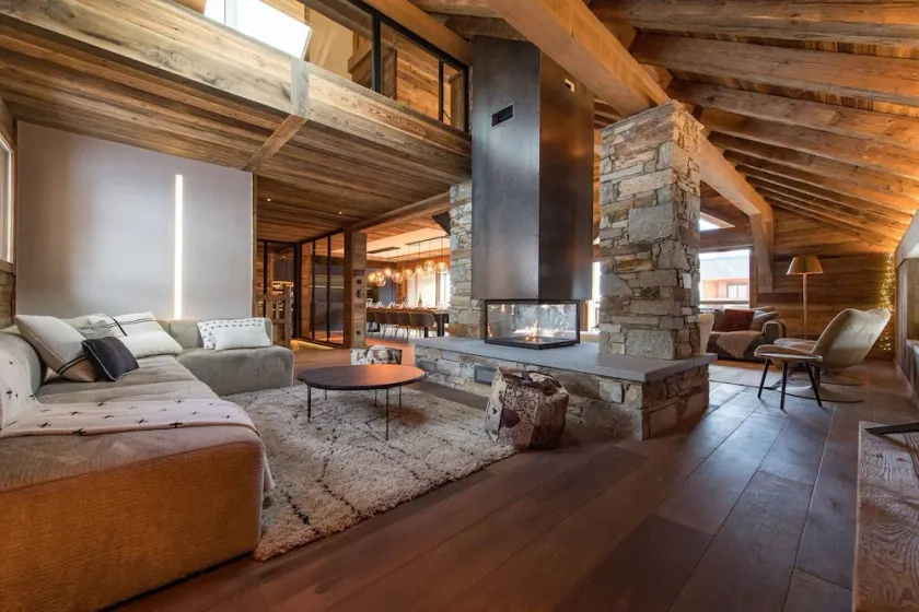 Luxurious chalet with indoor pool, sauna, and home cinema - Image 1