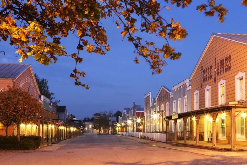 Disney Hotel Cheyenne - Image 1