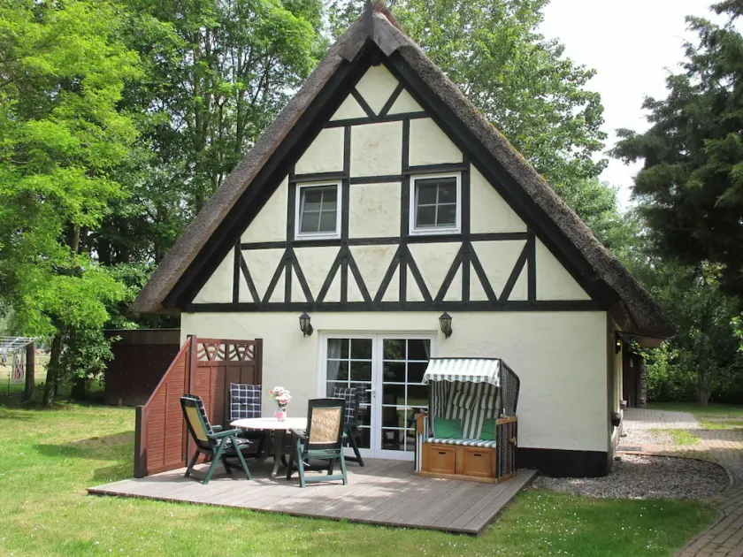 Stunning private villa for 4 guests with WIFI, TV, terrace and pets allowed - Image 1
