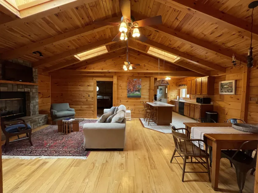 Log cabin with lots of private space - 12mins from Omni Homestead! - Image 1
