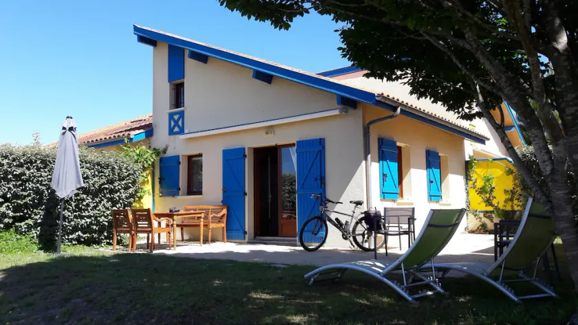 Casa indipendente con piscina, club per bambini nel condominio - Image 1