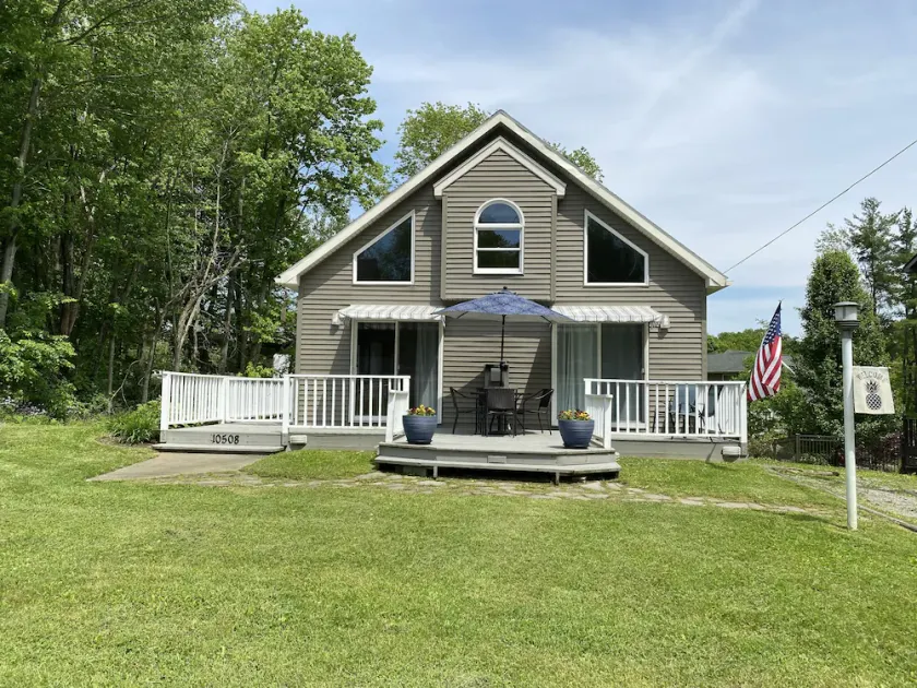One-of-a Kind Cottage, close to lake, marina and golf, quiet and comfortable - Image 1
