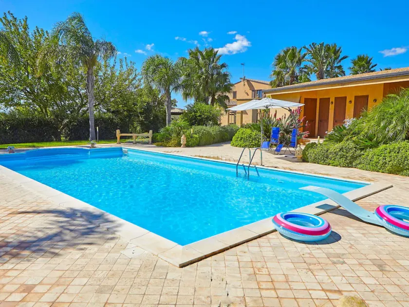 Stunning private villa with A/C, private pool, WIFI, TV, terrace, pets allowed and panoramic view - Image 1