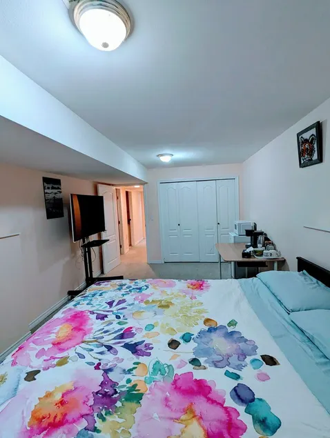 Quiet and big room in Coquitlam - Image 1