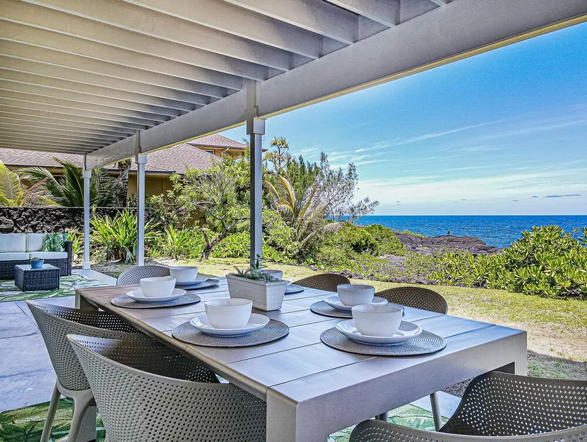 Pele's Paradise- Absolute Oceanfront Paradise with Air Conditioning! - Image 1