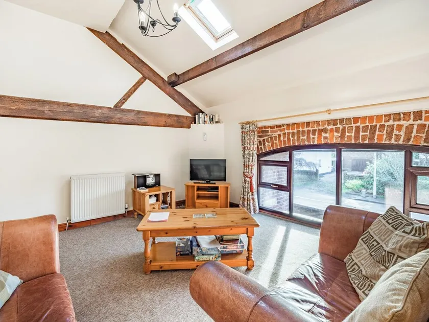 2 bedroom accommodation in Poulton Le Fylde - Image 1