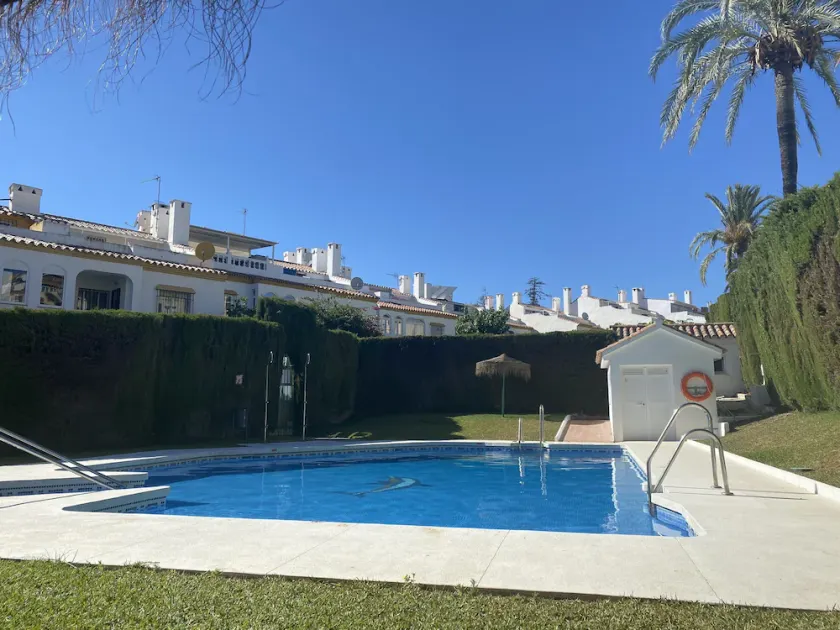 4 Chambre Maison avec piscine près de la ville, la plage et le parc - WiFi gratuit - Image 1