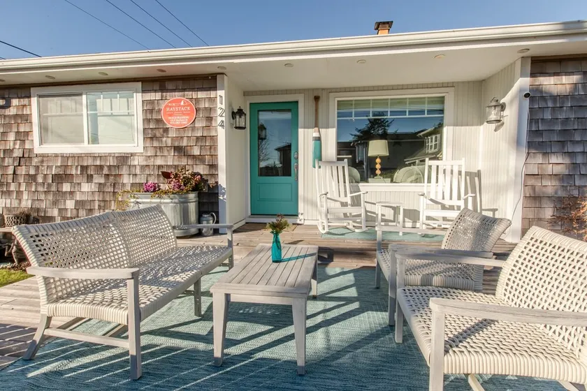 Impeccably Maintained Cannon Beach Retreat: Walk to Beach and Town, Firepit, Fenced Yard, Cozy Charm - Image 1