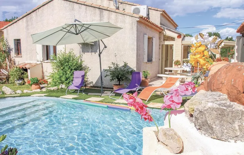 Pet Friendly Home In Avignon - Image 1