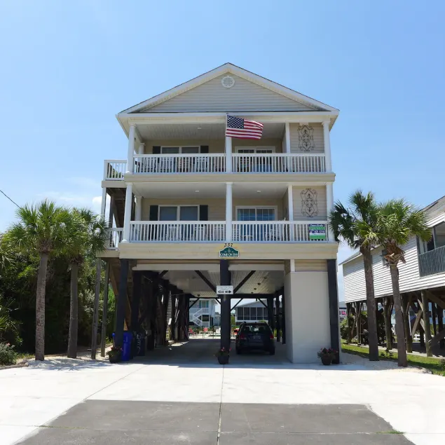 Rave reviews, second row, ocean view, free heated pool, dogs, beach equipment. - Image 1