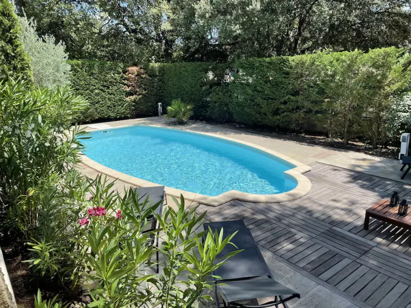 Maison de Vacances 4 Chambres Avec Piscine Privée en Provence - Image 1
