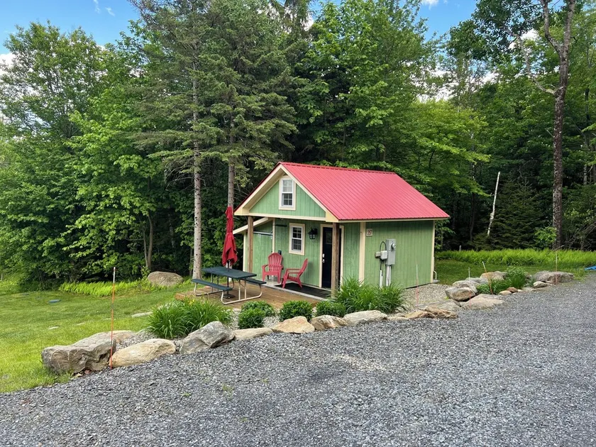 Helt ny! Ski-in Sugarbush / Mount Ellen Cabin / Tiny House på 3. 2 Acres - Image 1