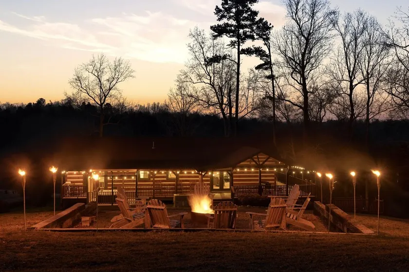 Private log cabin for 16 - Image 1
