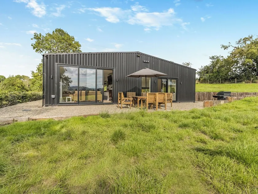 An eco home with a minimalist and modern finish. - Image 1