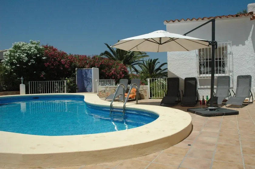 Spacious villa in Javea, very quiet location, beautiful view of the Montgo - Image 1