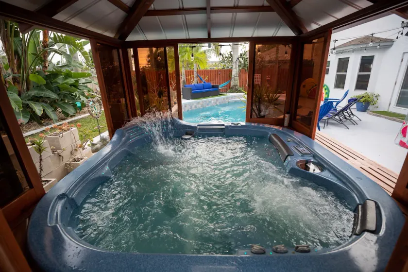 Gorgeous Urban Oasis withHot Tub, HEATED POOL and Private Movie Theater home - Image 1