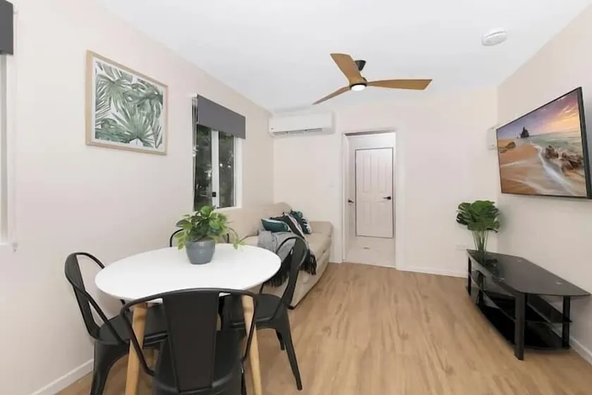 Charming 2BR Near City & Sea - Image 1