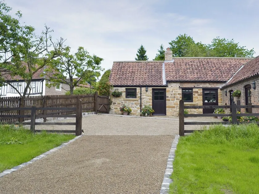 2 bedroom accommodation in Sutton-under-Whitestonecliffe, near Thirsk - Image 1