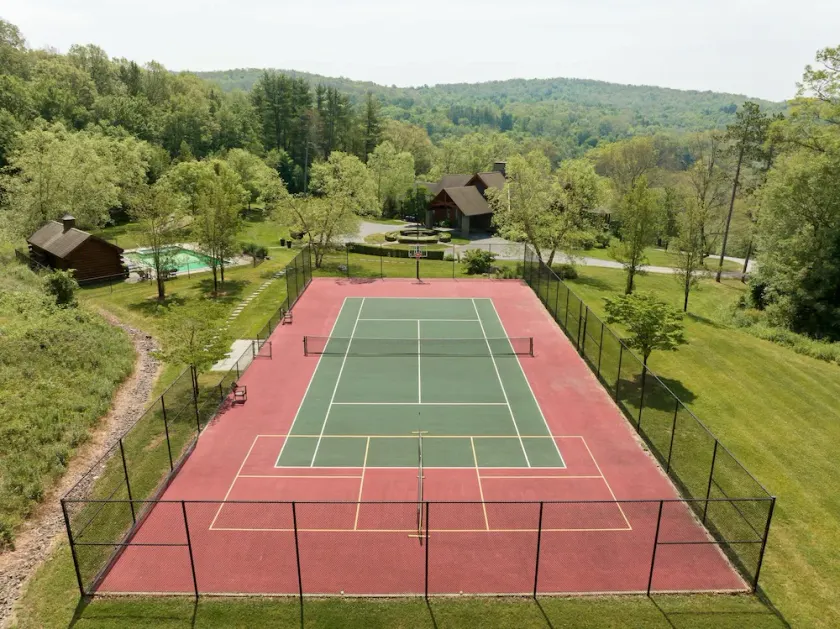 Doodletown Lodge: Pool, Tennis, Pickleball,Hiking+ - Image 1