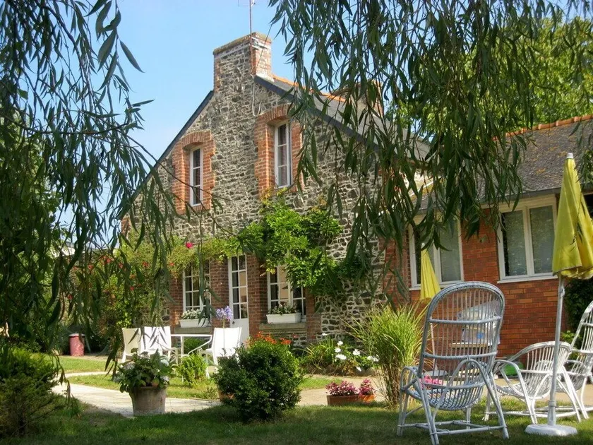 Seaside house in large enclosed garden in Binic - Image 1