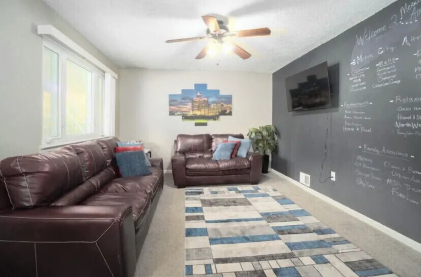 Metro Airport Suite located near busy streets and highways! ASK ABOUT CAR RENTAL - Image 1