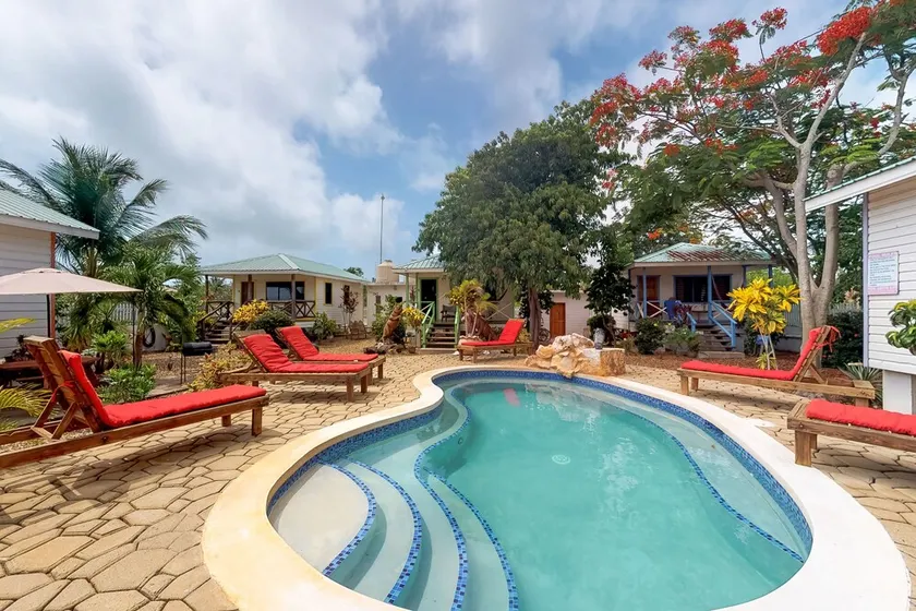 Cabana with WiFi and a shared pool, patio area, and grill - walk to the beach - Image 1