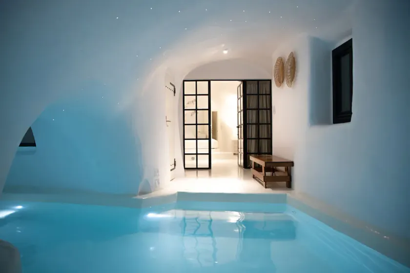 Aleria Luxury Cave Santorini - Image 1
