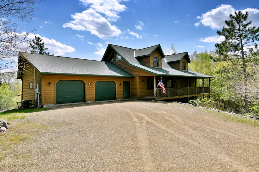 Spacious cabin for any type of get away! Minutes away from dozens of activities! - Image 1