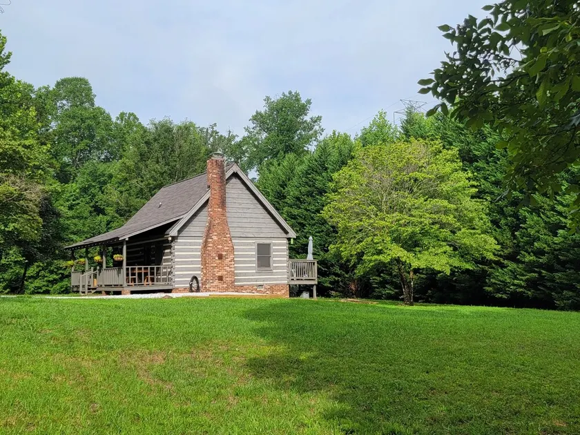 Remote, Modern, Cozy Cabin on 12 acres; Only 2.5 Miles from Traveler's Rest! - Image 1