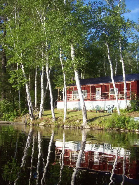 Charming Lakefront Cottage - Image 1
